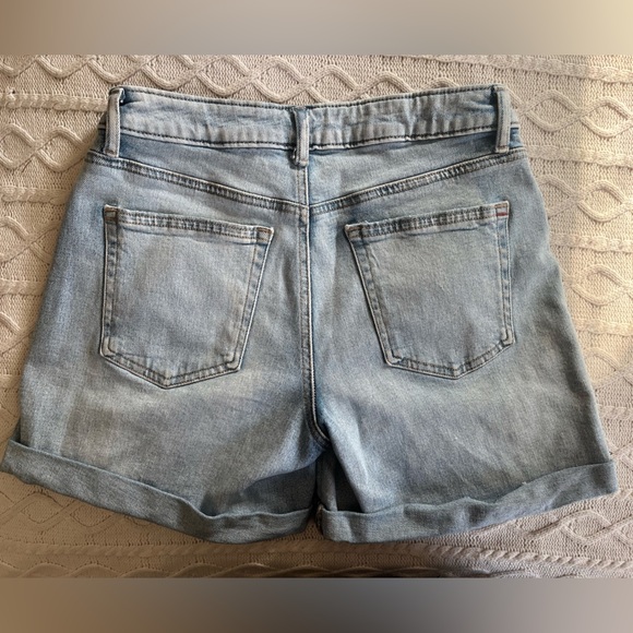 Edgely Light Wash Denim Shorts, distressed, Women’s Size 6 - Picture 5 of 13